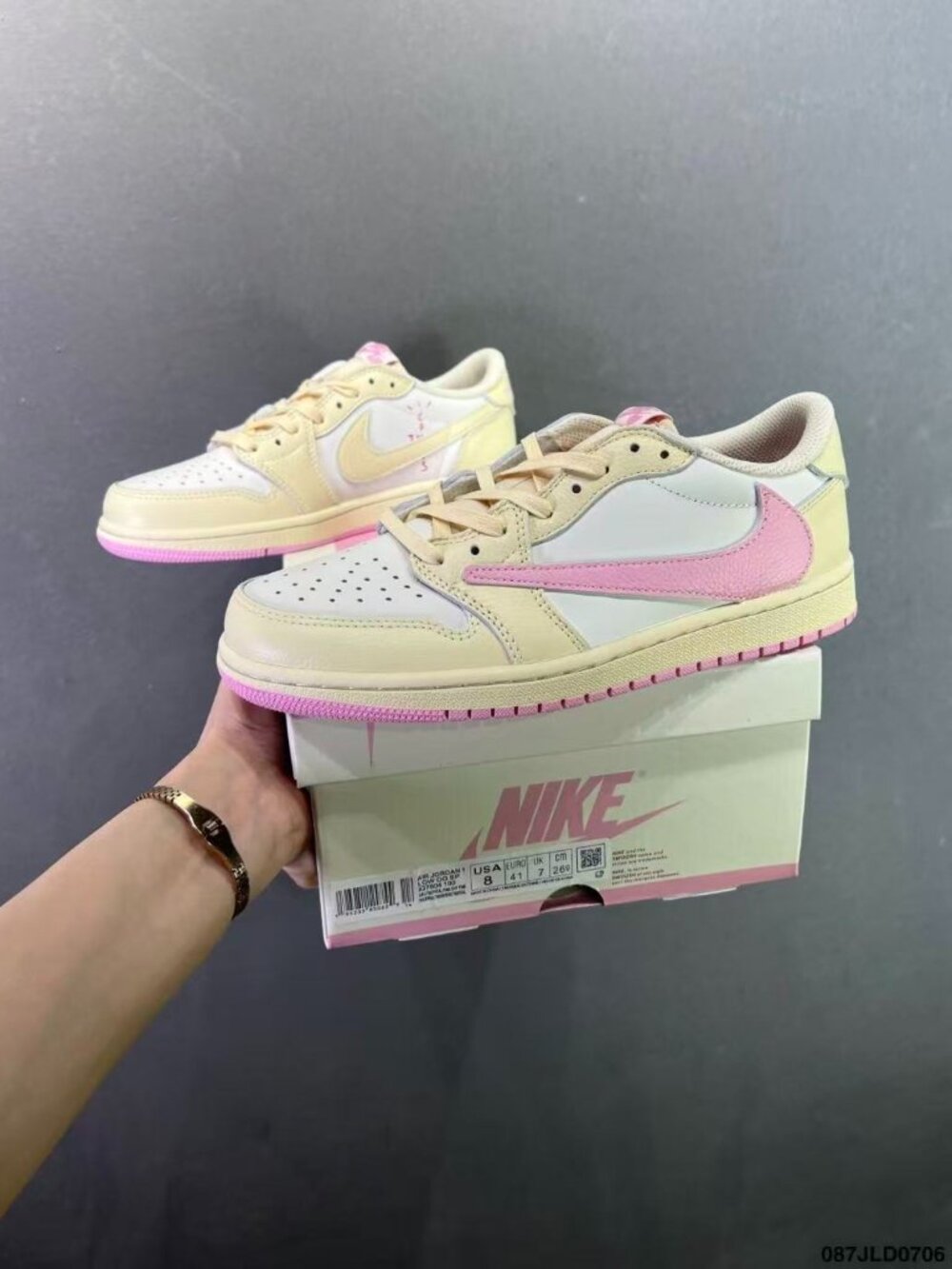 Jordan × Travis Scott Air Jordan 1 Low OG Shy Pink Reverse Swoosh Collaboration: